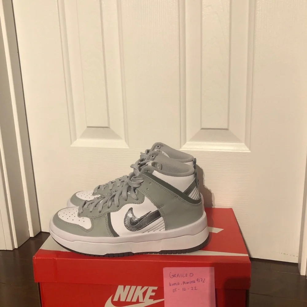 Nike dunks - Picture 2 of 2